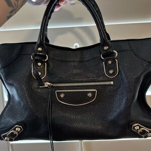 Preloved Authentic Balenciaga classic city with gold hardware.